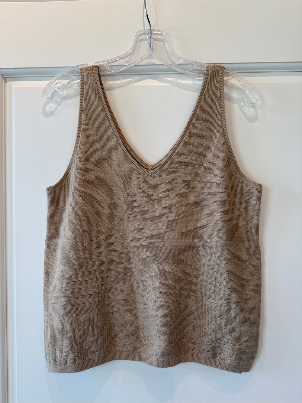 Southern Tide Tan Knit V-Neck Tank- NWOT Size M
